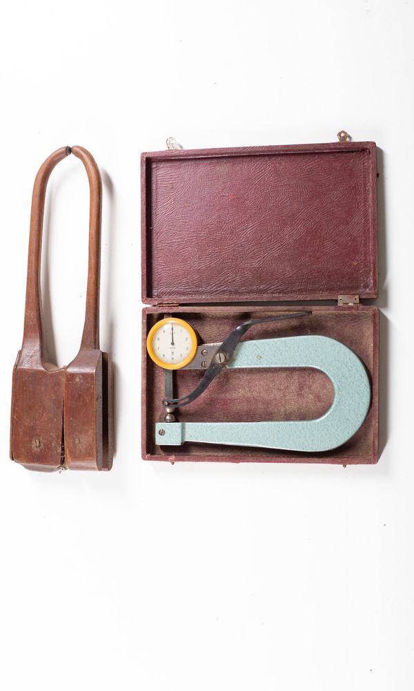 A thickness calliper and a thickness gauge