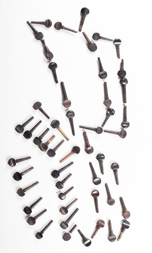 A bundle of fifty violin pegs, varying sizes