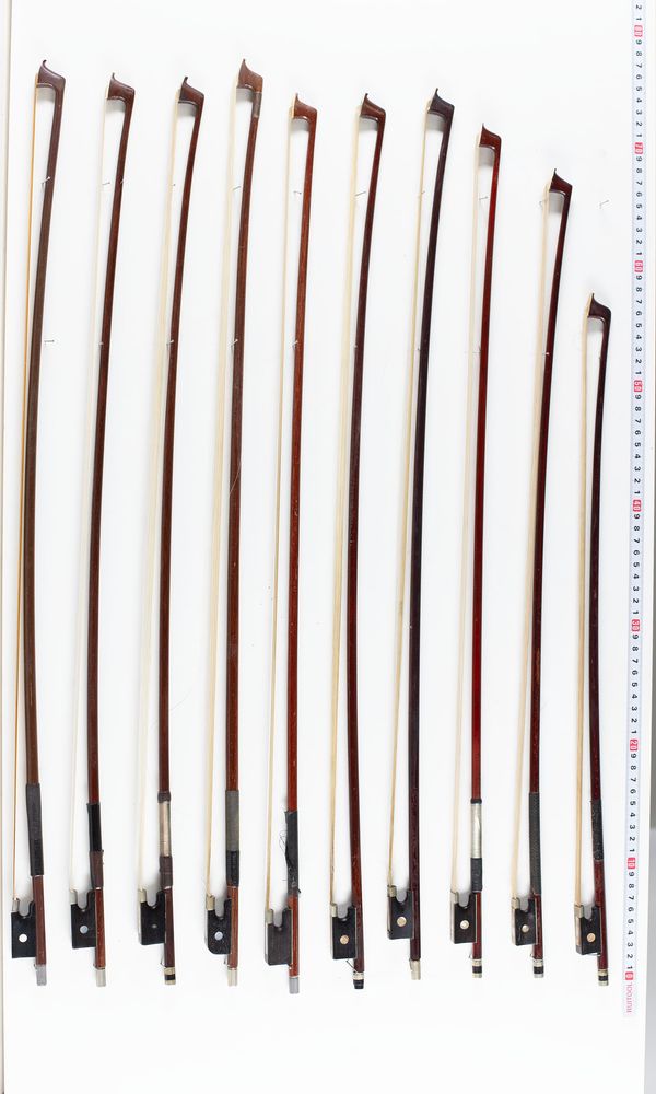 A bundle of twenty bows, varying sizes