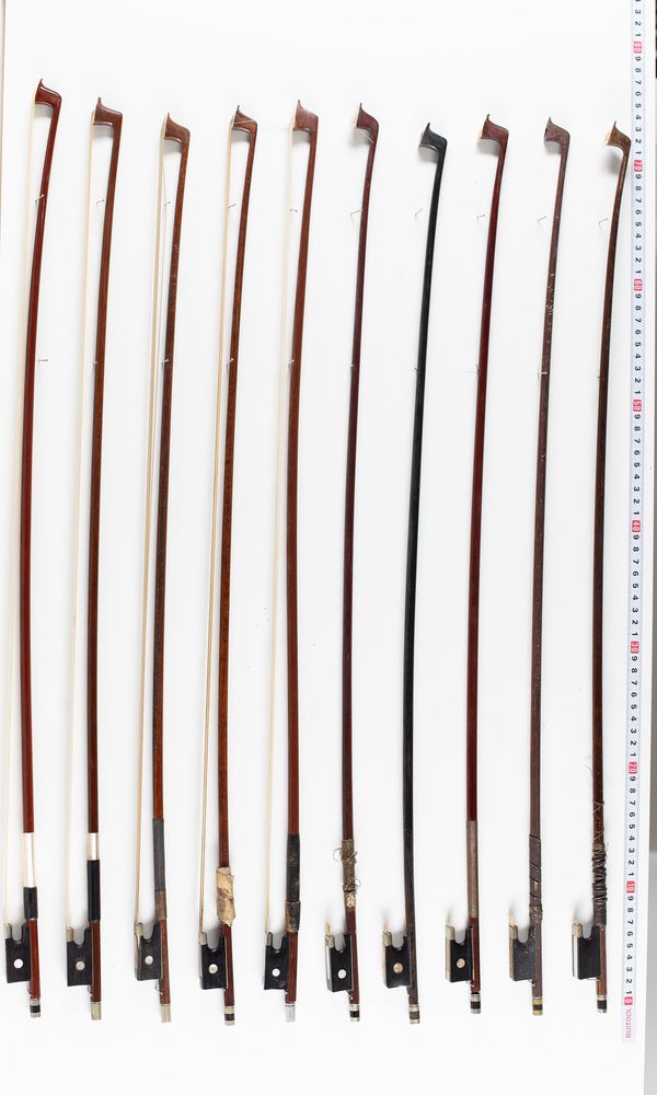 A bundle of twenty bows, varying sizes