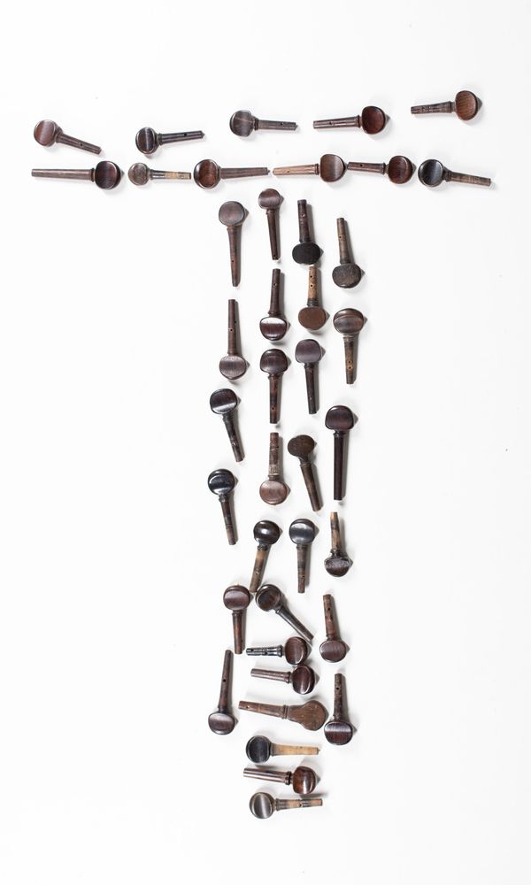 A bundle of forty violin pegs, varying sizes