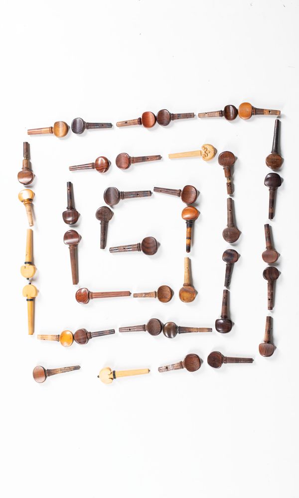 A bundle of forty violin pegs, varying sizes