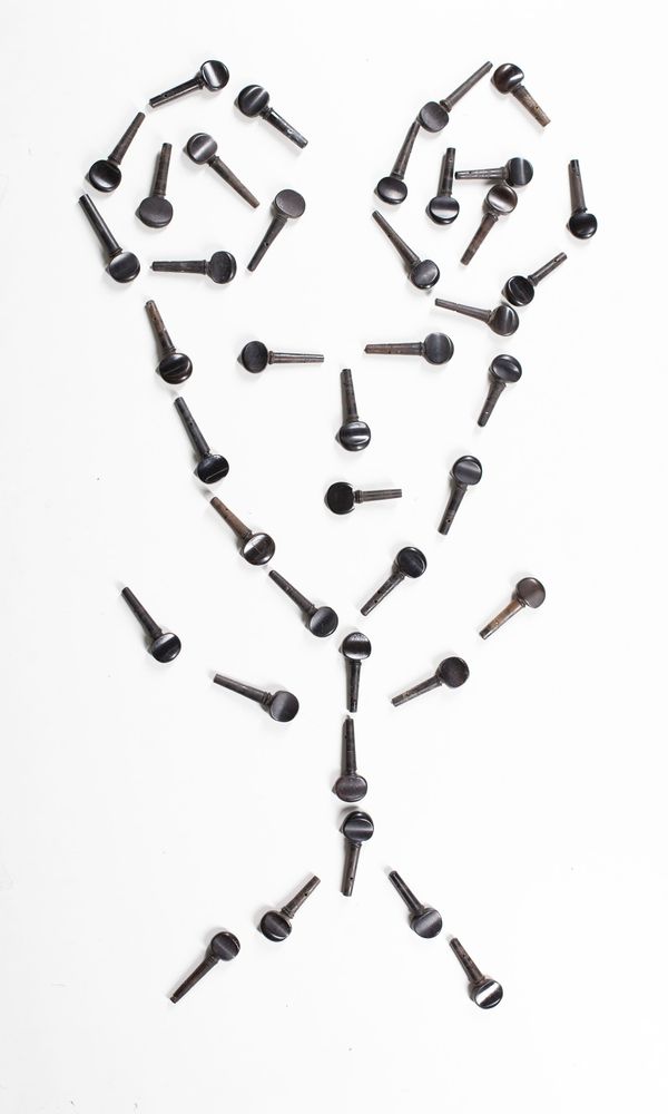 A bundle of forty violin pegs, varying sizes