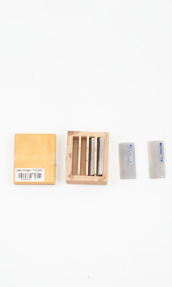 A set of four sharpening stones, branded Dictum Original-Arkansas