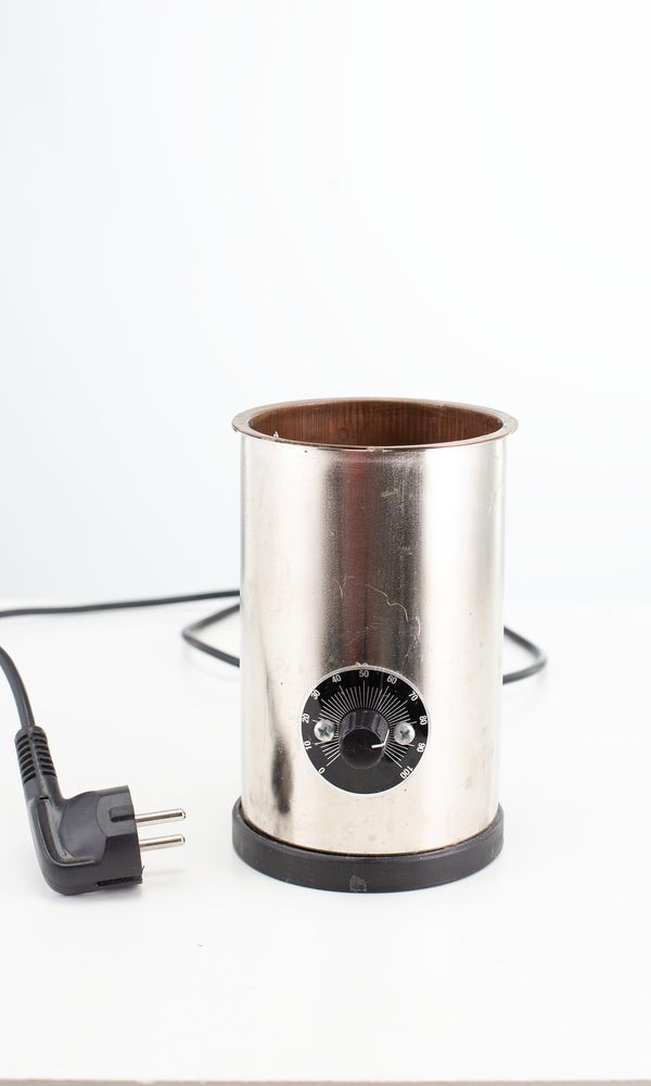 A glue pot, branded Herdim