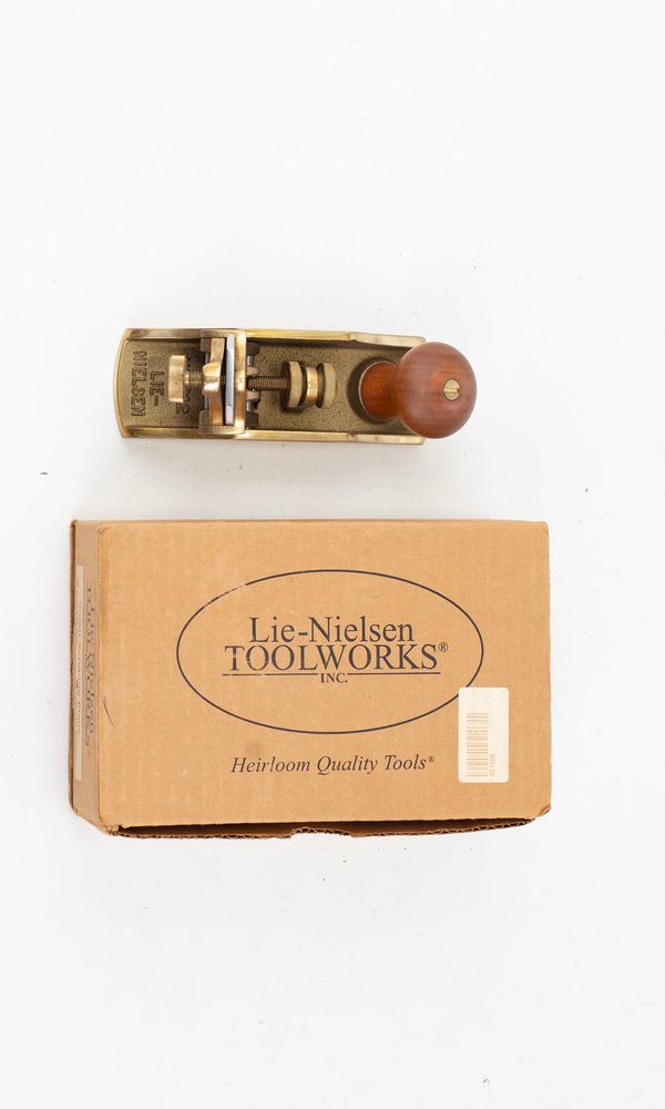 A small scraping plane, branded Lie-Nielsen