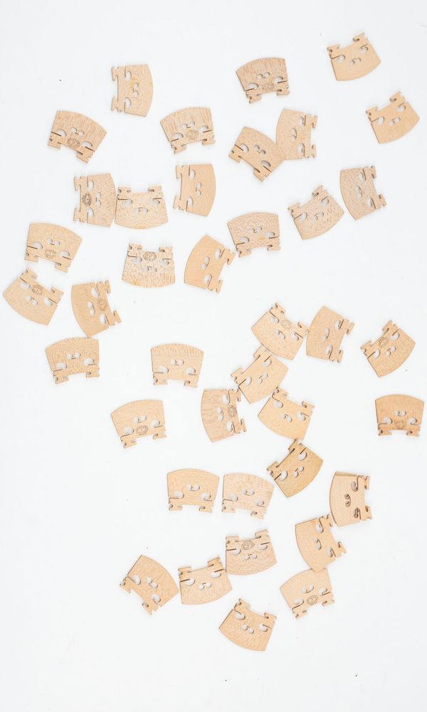 One-hundred violin bridges (41.5mm)