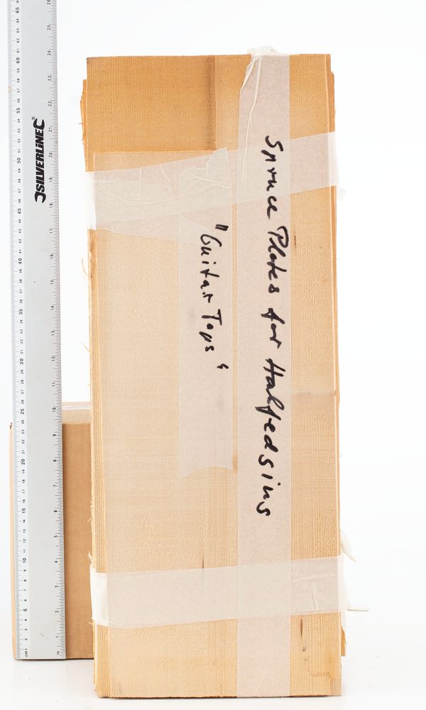 Twenty-five soundboard halves for guitar / half edging, spruce