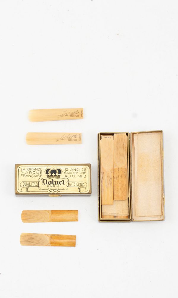 Two boxes of saxophone wood arches, Dolnel Paris