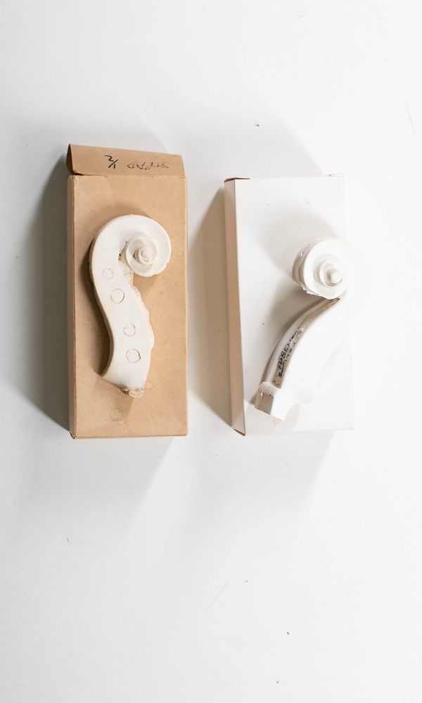 Two Stradivari scroll casts - Photo 2