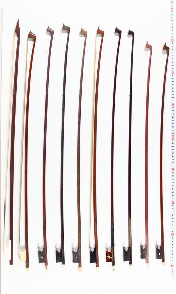 A bundle of nineteen bows, varying sizes