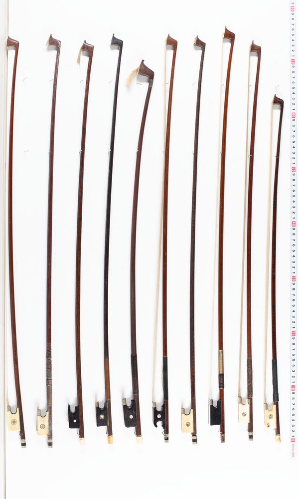 A bundle of nineteen bows, varying sizes