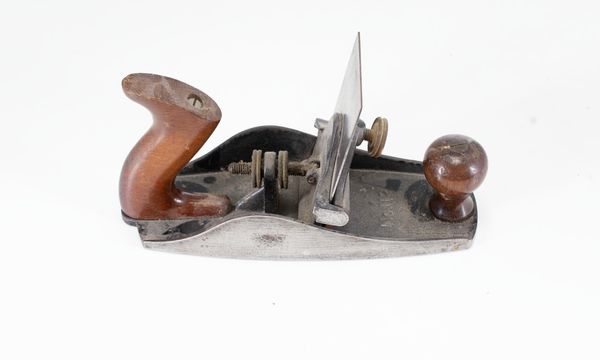 A hand scraper plane