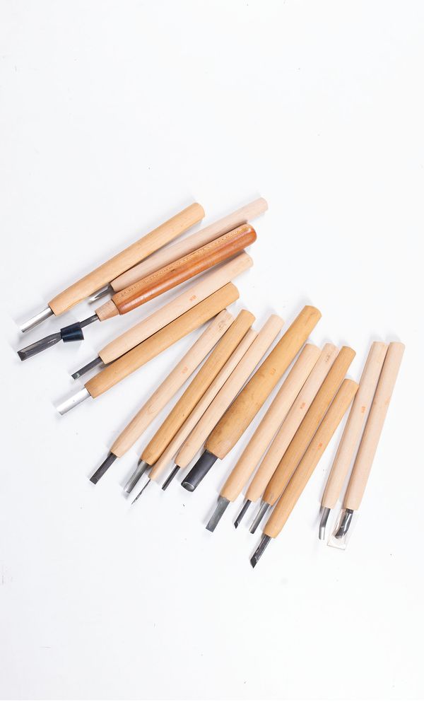 Sixteen chisels / gouges