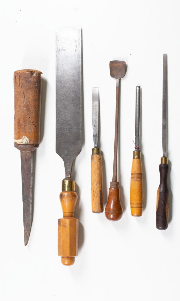Ten chisels / gouges