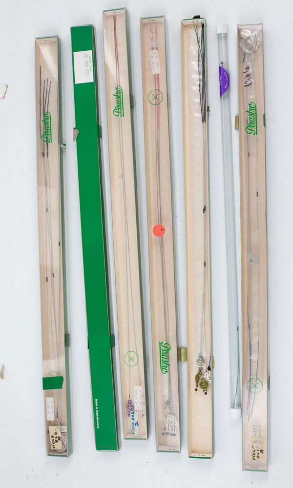 A large quantity of viola string