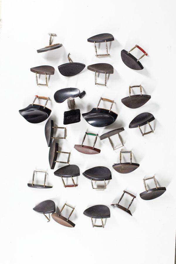 A bundle of chinrests, varying sizes