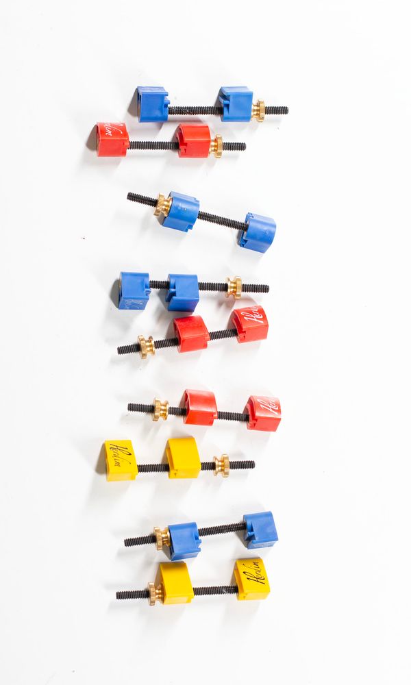 A bundle of violin / viola closing clamps