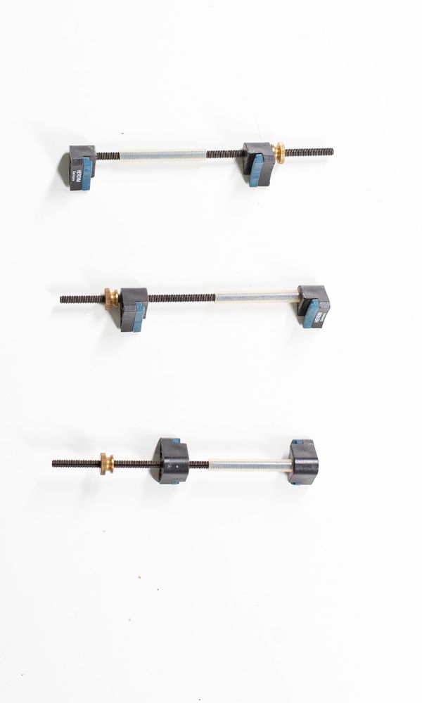 A bundle of cello closing clamps