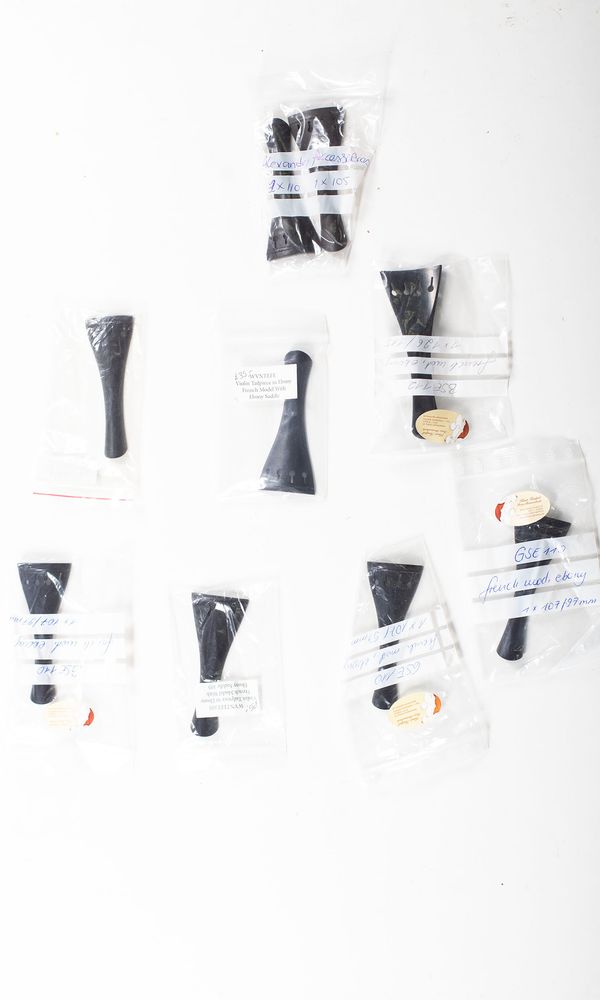 A bundle of forty-four violin tailpieces - Photo 2