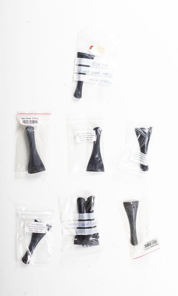 A bundle of forty-four violin tailpieces - Photo 5