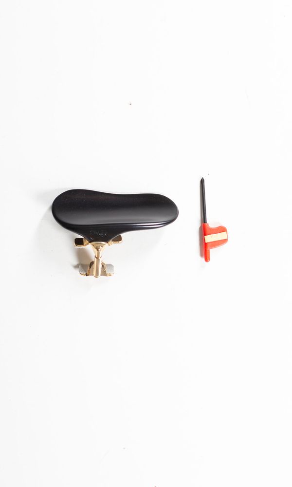An SAS chinrest