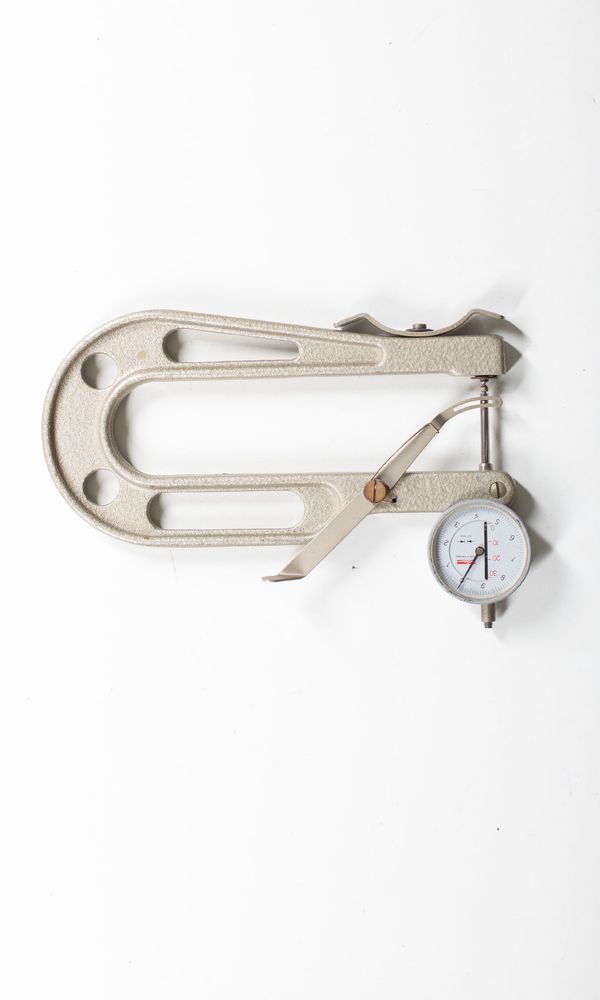 A thickness gauge