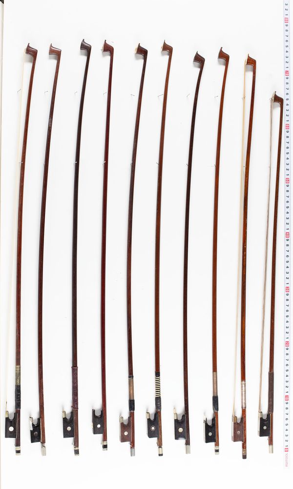 A bundle of fifteen bows, varying sizes