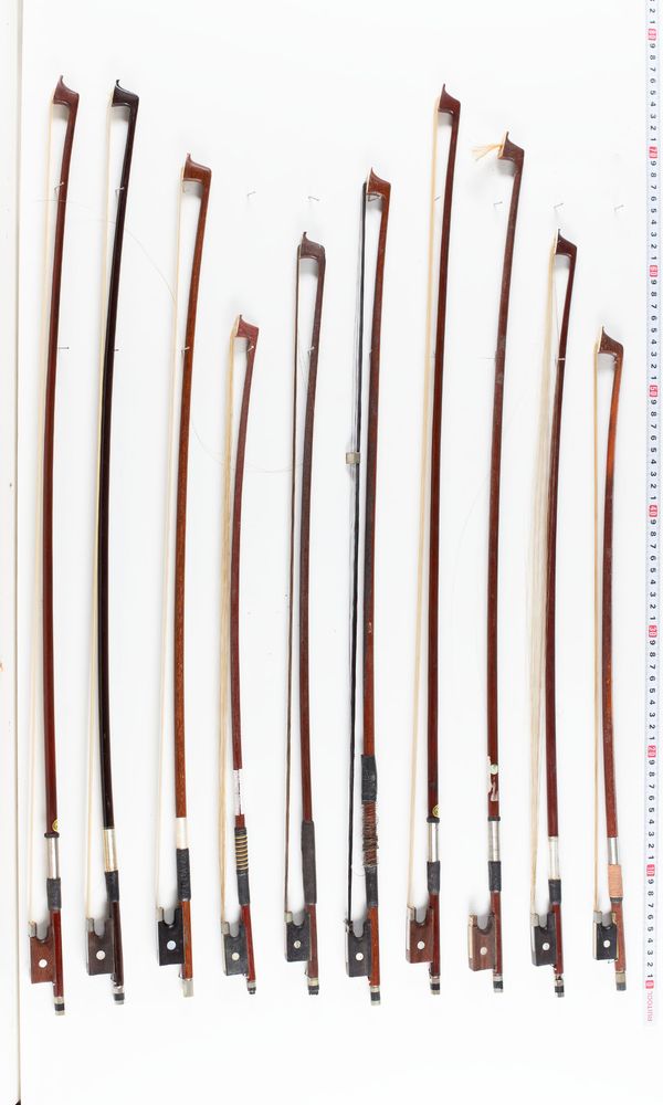 A bundle of fourteen bows, varying sizes