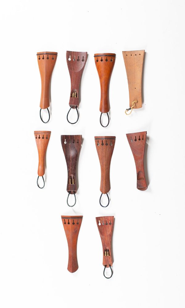 A bundle of ten violin tailpieces, varying sizes