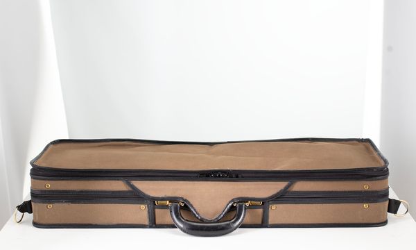 A violin case, branded Gordge - Photo 2