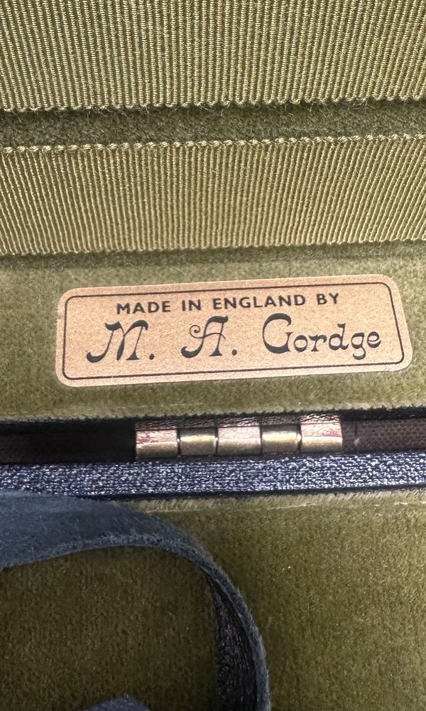 A violin case, branded Gordge - Photo 3