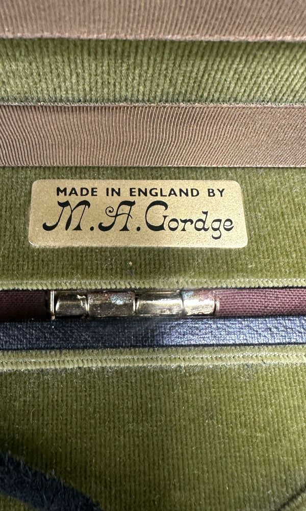 A violin case, branded Gordge - Photo 3