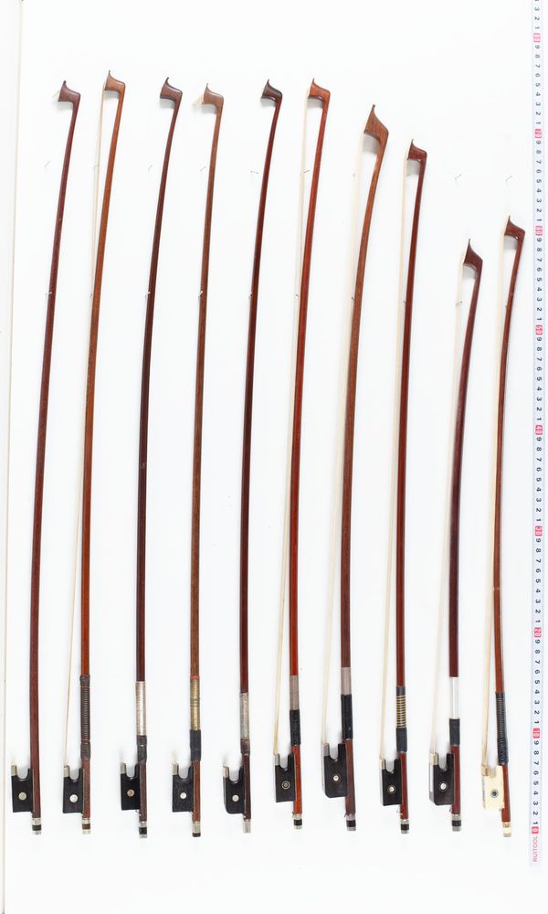 A bundle of fifteen bows