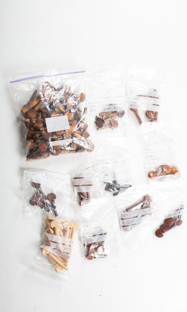 A bundle of violin pegs - Photo 2