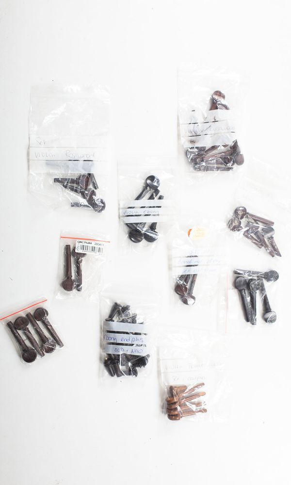 A bundle of violin pegs - Photo 4
