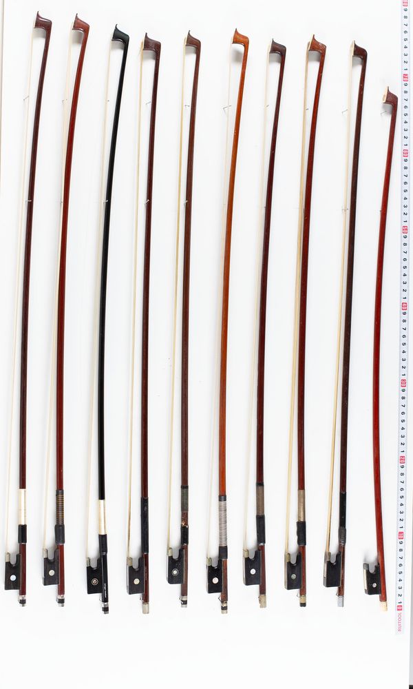 A bundle of twenty bows, varying sizes