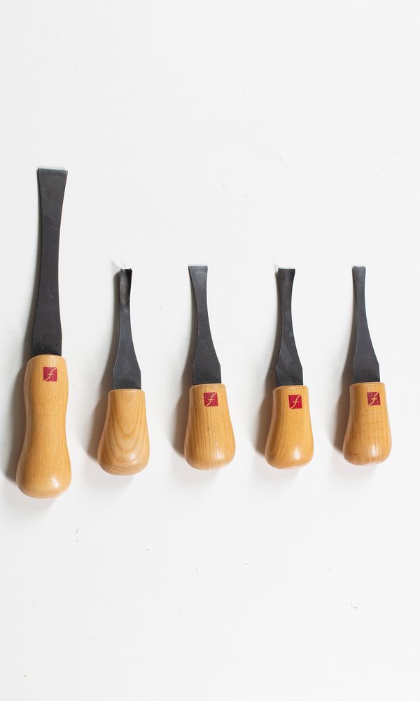 Four gouges and two chisels
