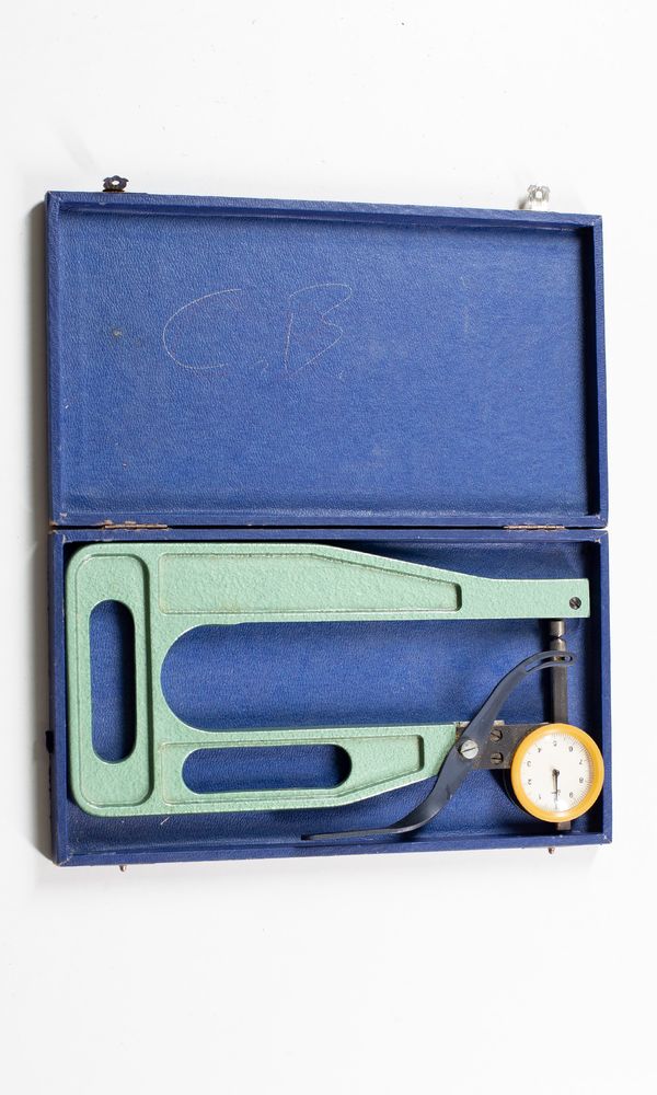 A thickness caliper