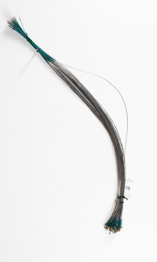 One-hundred and three violin D strings