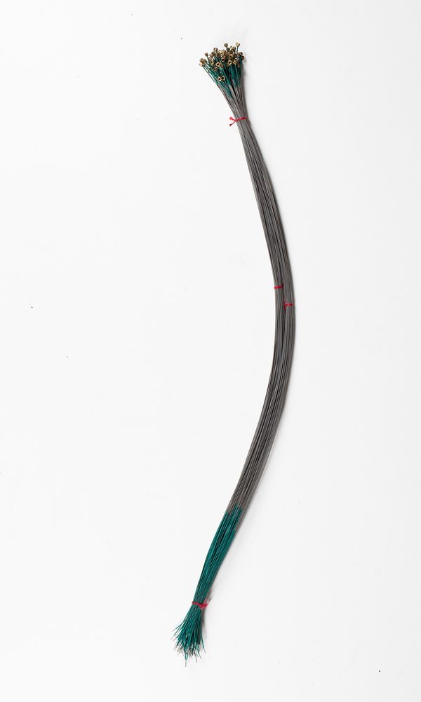 One-hundred violin G strings