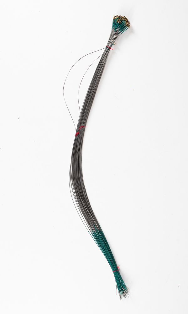 One-hundred violin G strings