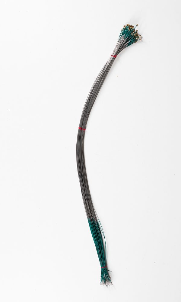 One-hundred violin G strings