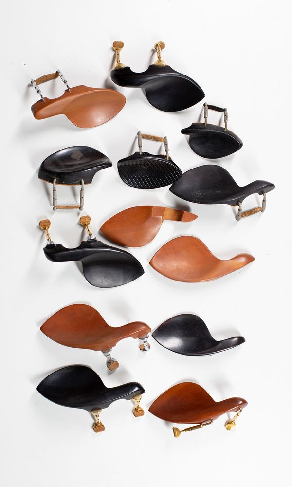 A small quantity of chin rests