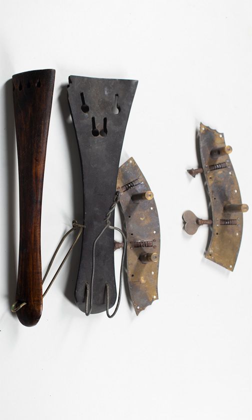 One set of bass machine heads and two bass tailpieces