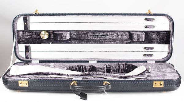 A Jaeger 4/4 size violin case