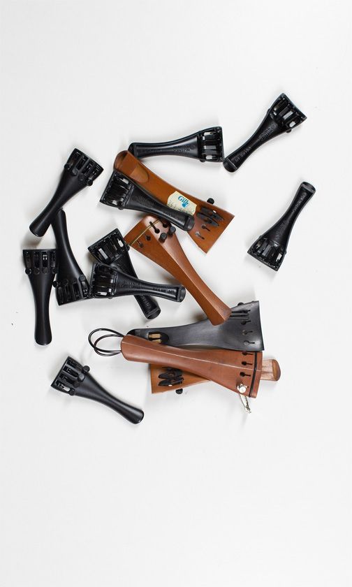 Fifteen violin tailpieces, various sizes