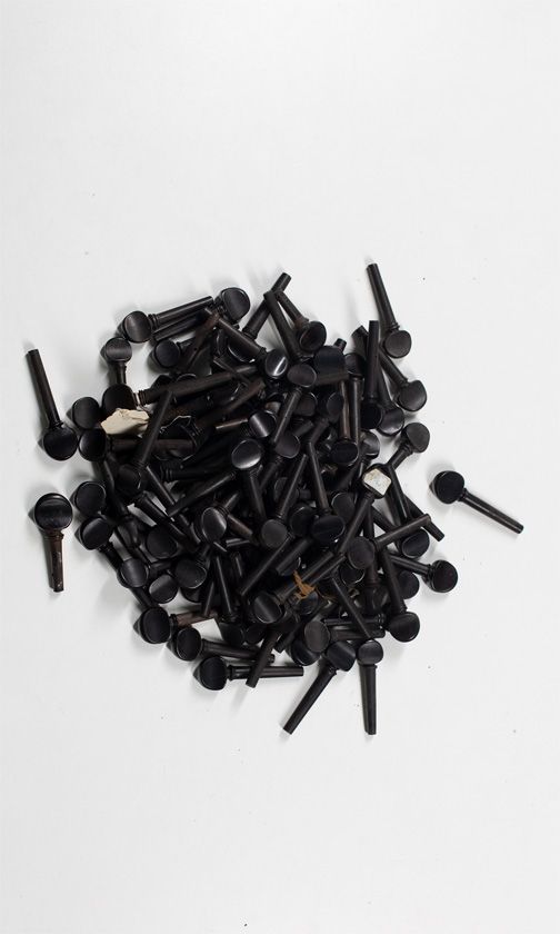 A large quantity of new violin pegs, various sizes