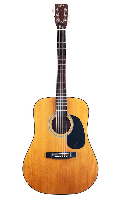 An Aria 9020 acoustic guitar