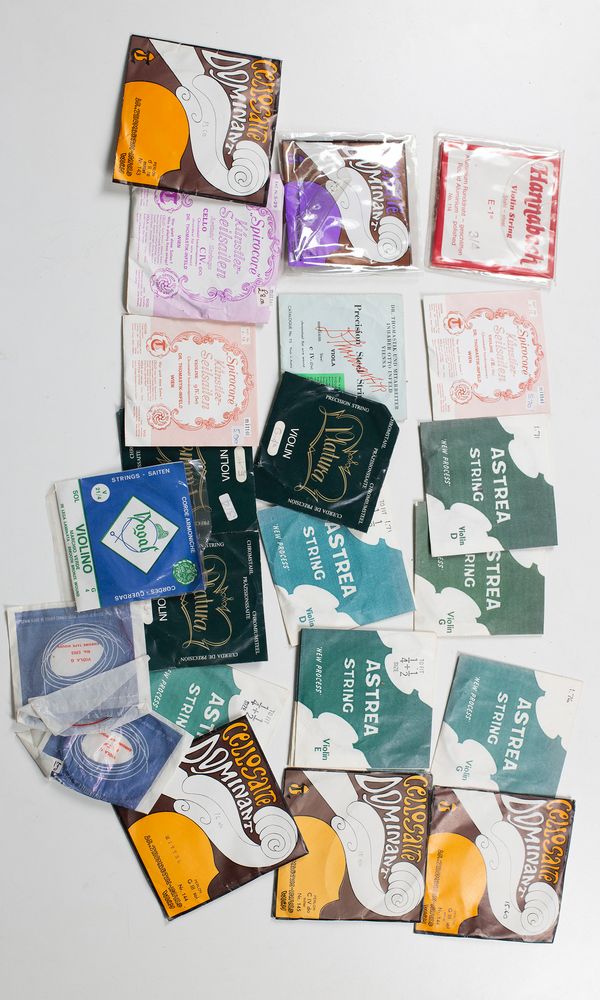 A quantity of strings, various sizes